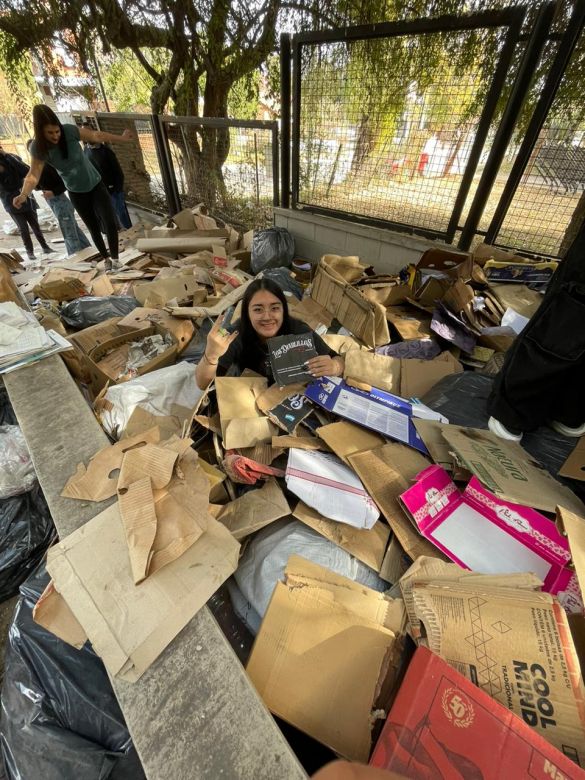 Estudiantes secundarios premiados por la Municipalidad de Merlo por juntar residuos para reciclar