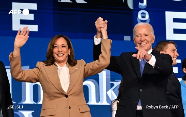 Un emocionado Biden pide el voto para Kamala Harris para batir a Trump y “preservar la democracia”