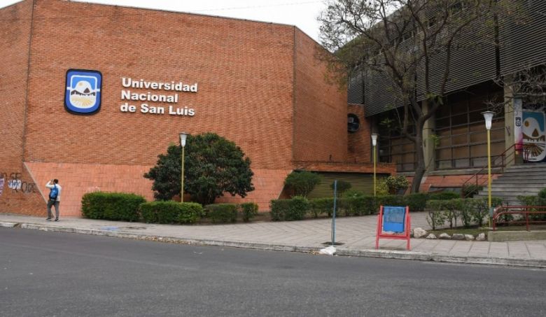 Gobierno asegura que busca "mejorar de manera progresiva" los sueldos de los docentes universitarios