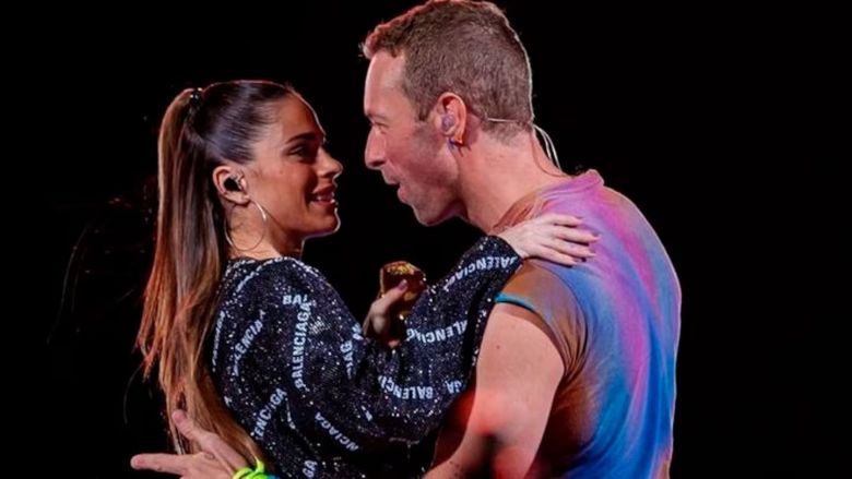 Tini Stoessel y Coldplay cantaron “We Pray” en las calles de Dublín