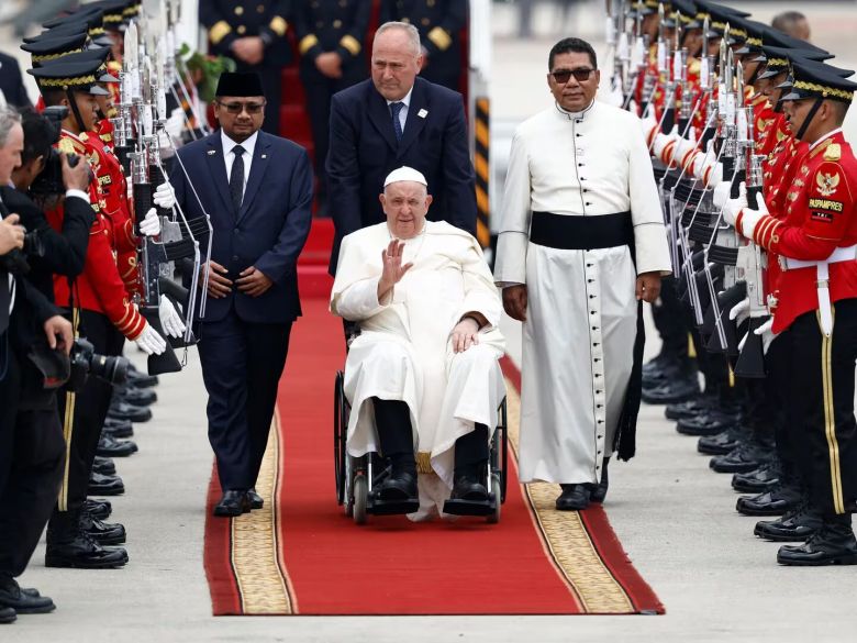 El Papa Francisco llegó a Indonesia para comenzar su gira por Asia y Oceanía