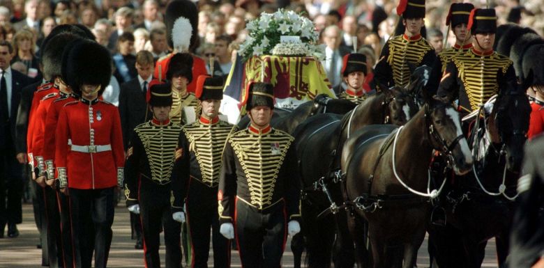 En 1997 un millón de personas acompaña los funerales de Lady Di 