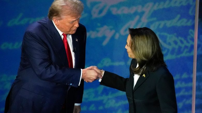 Harris muestra su versión más afilada y acorrala a Trump en un intenso debate