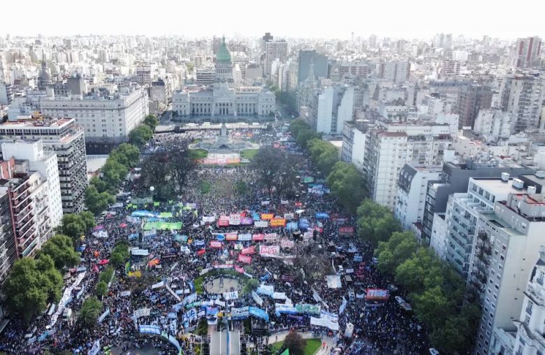 Marcha universitaria nacional: con una masiva concentración, terminó el acto en el Congreso