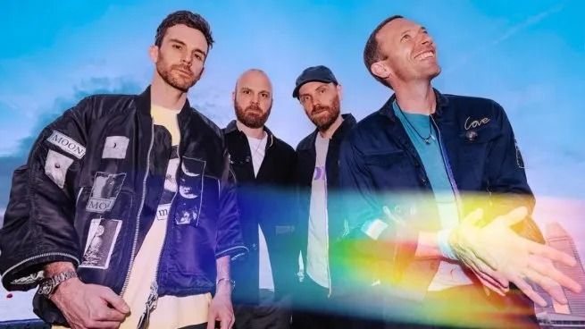 Coldplay lanzó una edición de lujo de "Moon Music" y volvió a tocar en vivo con Tini