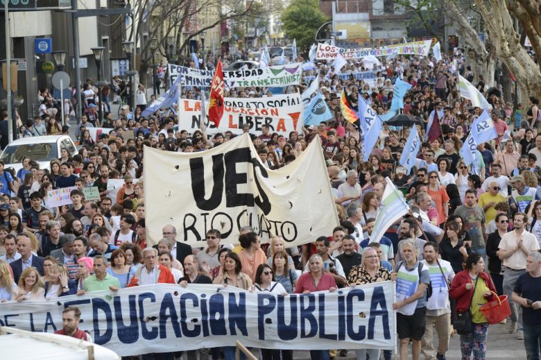 Tras quedar firme el veto, los gremios universitarios de todo el país llamaron a un paro para este jueves