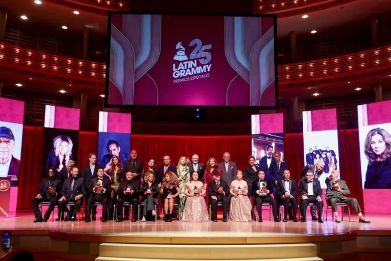 Los Latin Grammy premian en Miami a Lolita Flores, Los Ángeles Azules y Alejandro Lerner