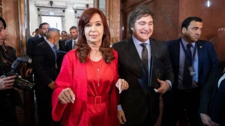 Cristina le respondió a Milei y se desligó de Kueider: "No te bancás la pelusa"