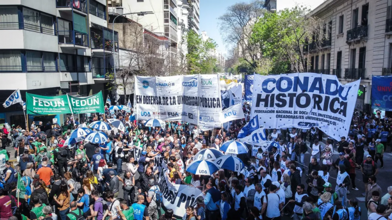 Docentes universitarios denuncian que perdieron más del 50% de su salario