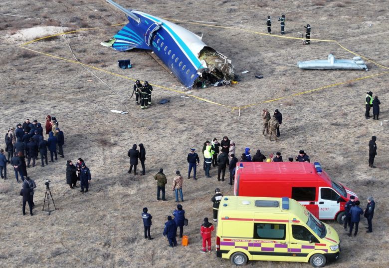 Kazajistán: accidente aéreo de Azerbaijan Airlines, 38 muertos y 29 sobrevivientes