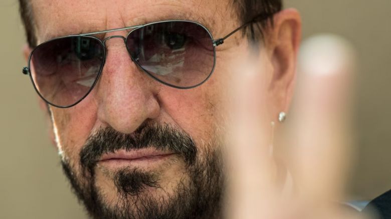 Ringo Starr lanzó “Look Up”, un disco que marca su regreso a las raíces del country