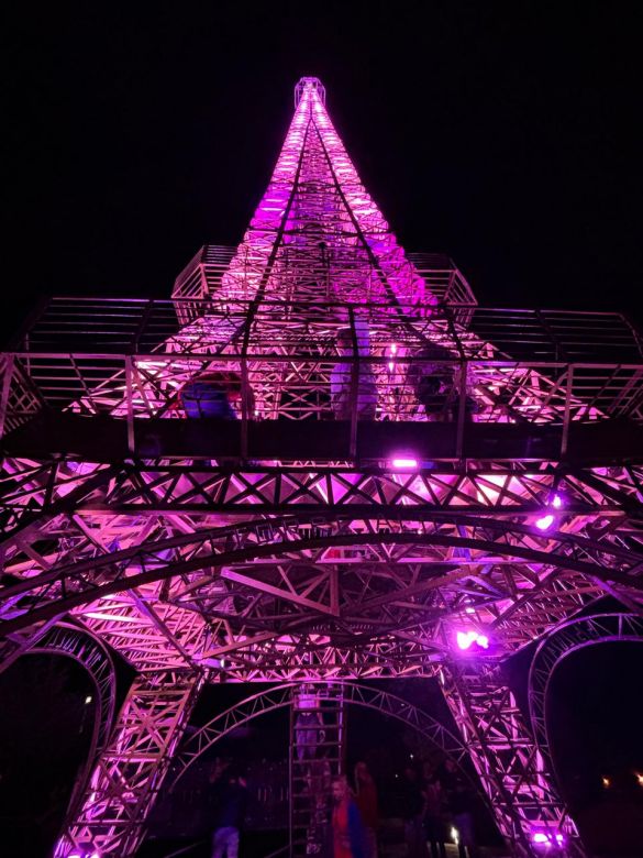 Parque Síquiman brilla con la réplica de la torre Eiffel 