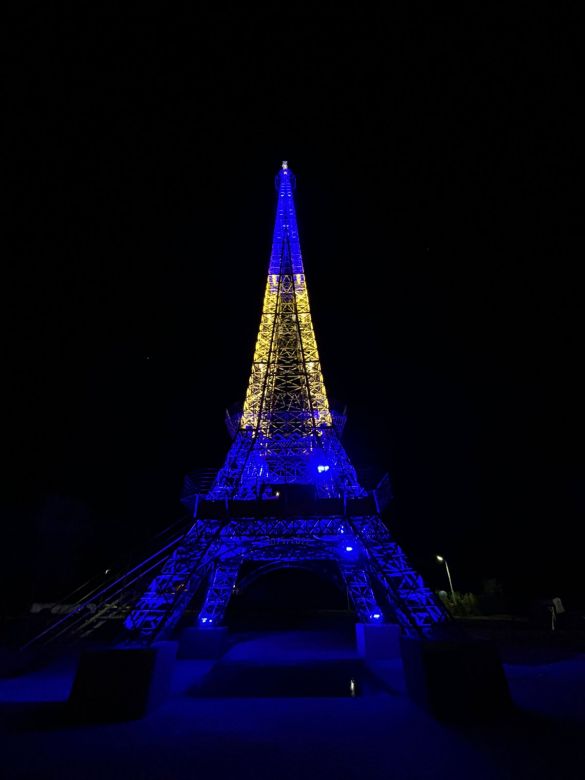 Parque Síquiman brilla con la réplica de la torre Eiffel 