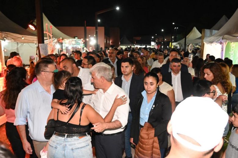 La Fiesta de la Calle Angosta deslumbró en su apertura