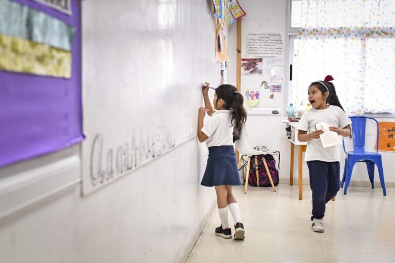 Más de 120 mil estudiantes comenzaron las clases este lunes