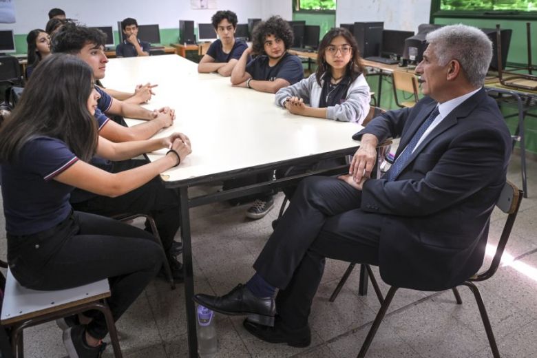 Más de 120 mil estudiantes comenzaron las clases este lunes