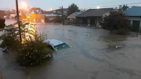 Furioso temporal en Bahía Blanca: suspendieron todas las actividades y hay decenas de familias evacuadas