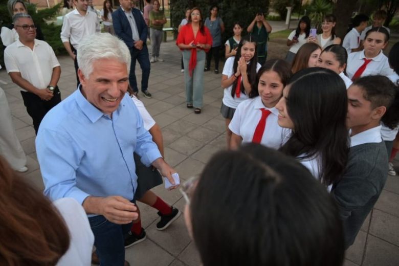 La comunidad de la Escuela N°1 de Naschel recibió el Plan TuBi con los brazos abiertos