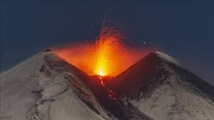 Alarma por una nueva erupción del Etna en el sur de Italia