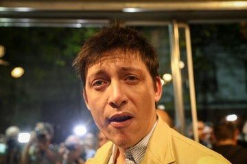 Grave gesto de intimidación de Santiago Caputo a un fotógrafo antes del debate legislativo