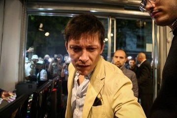 Grave gesto de intimidación de Santiago Caputo a un fotógrafo antes del debate legislativo