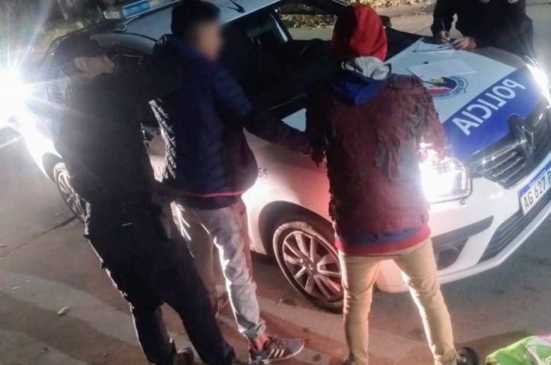 Perseguían a dos chicas que volvían a sus casas y fueron demorados