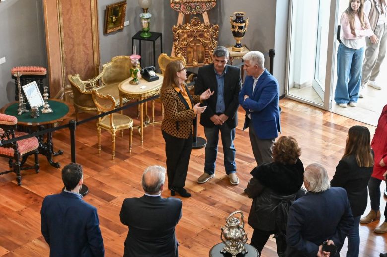 El Gobernador visitó el cierre de la muestra de arte y antigüedades ‘Atemporal’