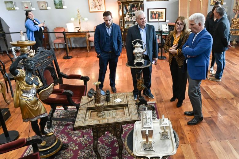 El Gobernador visitó el cierre de la muestra de arte y antigüedades ‘Atemporal’