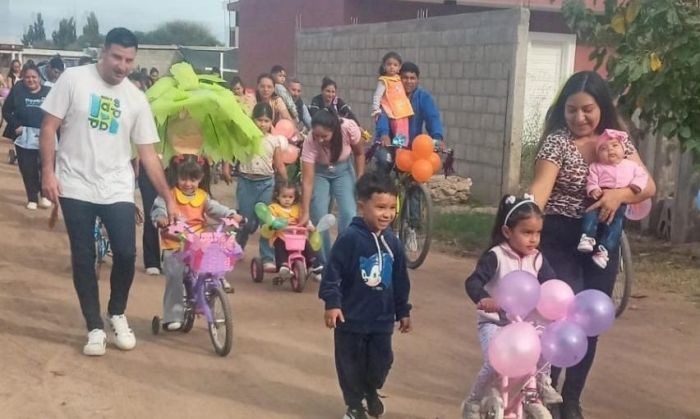 Las familias del CDI ‘Pequeños Capitanes’ disfrutaron de una aventura sobre ruedas