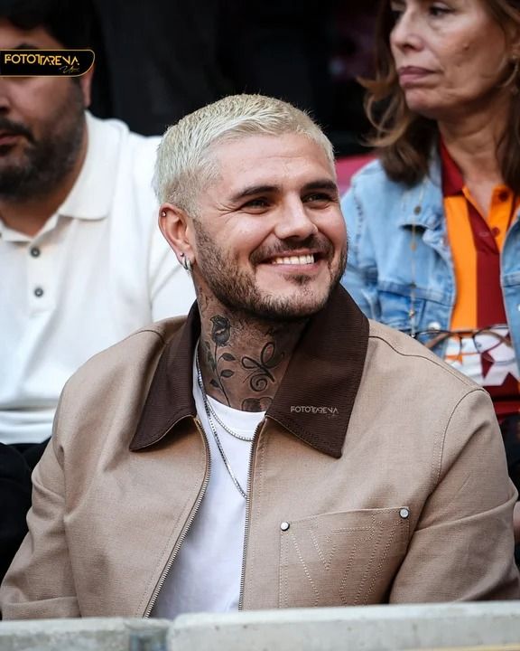Aseguran que Mauro Icardi se mensajeaba con una famosa a espaldas de la China Suárez