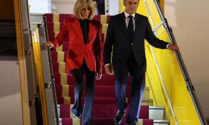 Escándalo en Francia por el video de un cachetazo de Brigitte a Emamnuel Macron