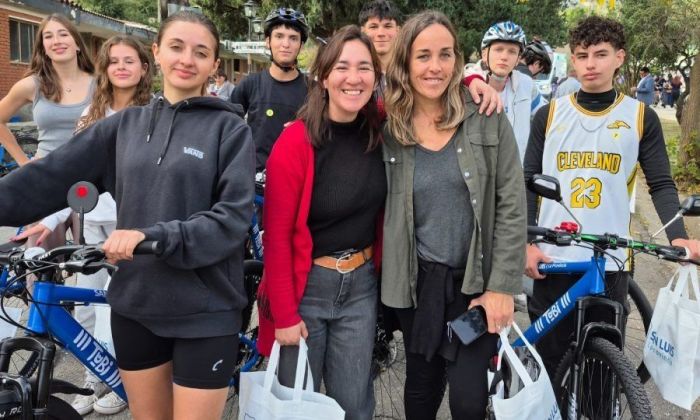 “La bici es clave para que los chicos de zonas alejadas puedan venir a la escuela”