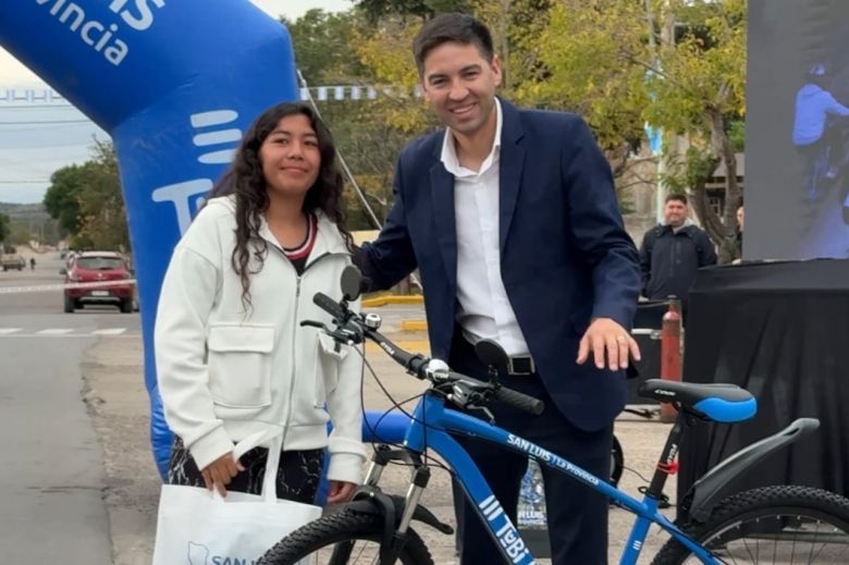 Entregaron bicicletas a más de 60 estudiantes de San Francisco del Monte de Oro 