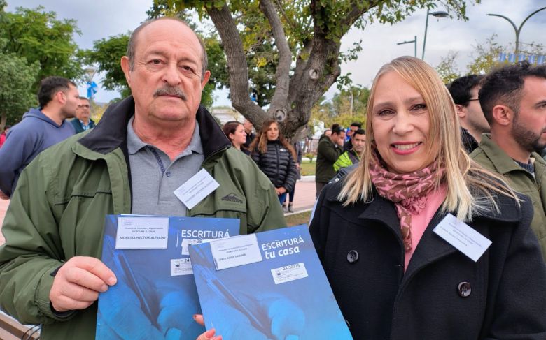 Familias de San Francisco recibieron la escritura de sus viviendas