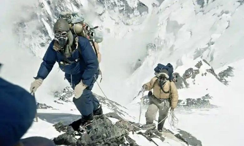 Un apicultor, un sherpa y la conquista del Everest: el día en que el techo del mundo fue explorado por primera vez