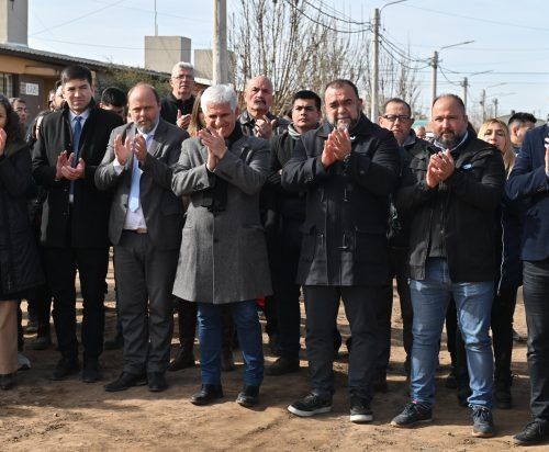 El Gobernador visitó la obra de pavimentación en Villa Mercedes