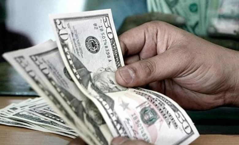 Bancos anuncian un beneficio para transferencias de dólares desde el exterior