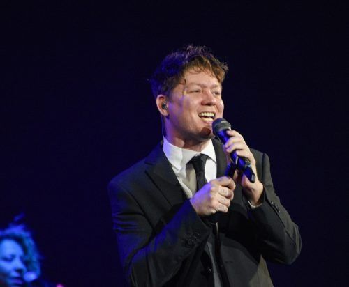 Emanero cautivó con su show en el Cine Teatro