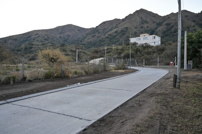 El Gobernador acompañó al intendente de Juana Koslay en la inauguración de una obra