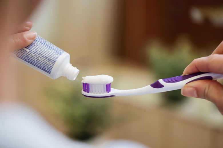 La ANMAT prohibió la comercialización de una pasta dental tras reportar efectos adversos