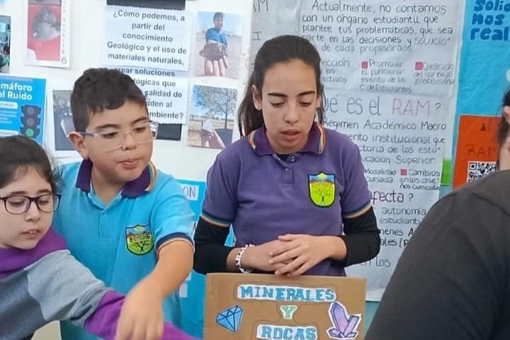 Estudiantes de La Punta presentaron un proyecto para captar CO2 con una roca de basalto