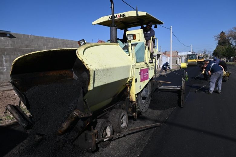 El plan Mejorando tu Cuadra llegó al barrio Jardín San Luis con la repavimentación de calles