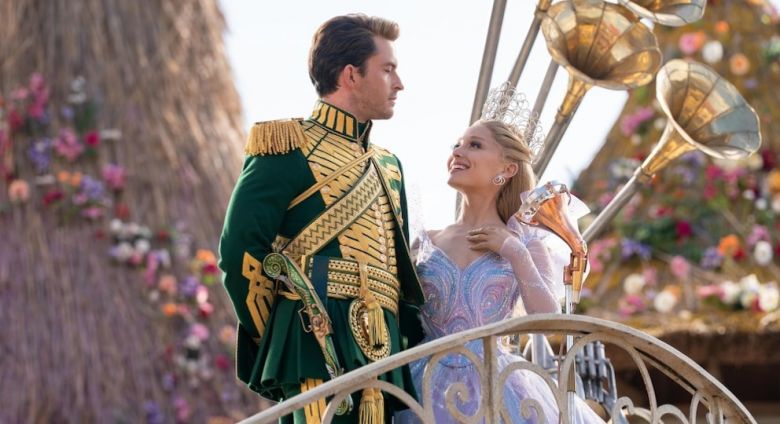 ¿Por qué eliminaron el beso apasionado entre Ariana Grande y Jonathan Bailey en “Wicked: For Good”?