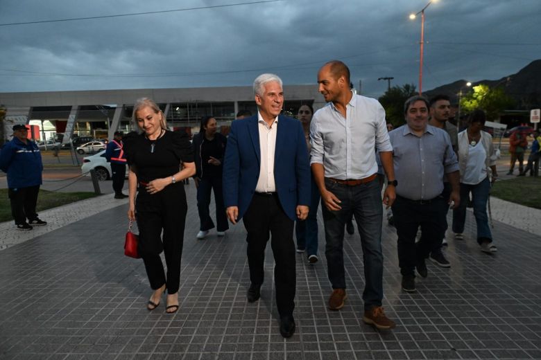 Con una gala única y el tradicional encendido del árbol navideño, la EDIRO celebró su 13 aniversario