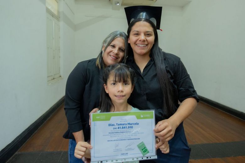 La ULP celebró la colación de 85 egresados de las Escuelas Públicas Digitales de Adultos