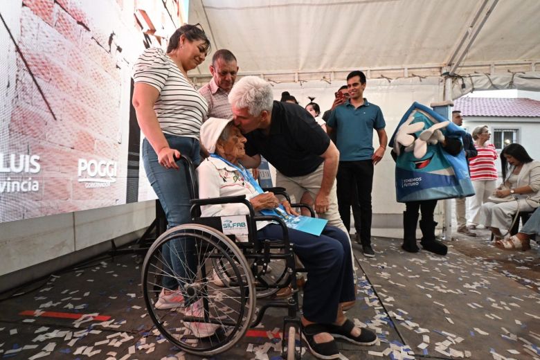 Veinte familias de Villa de Merlo ya disfrutan de sus nuevos hogares