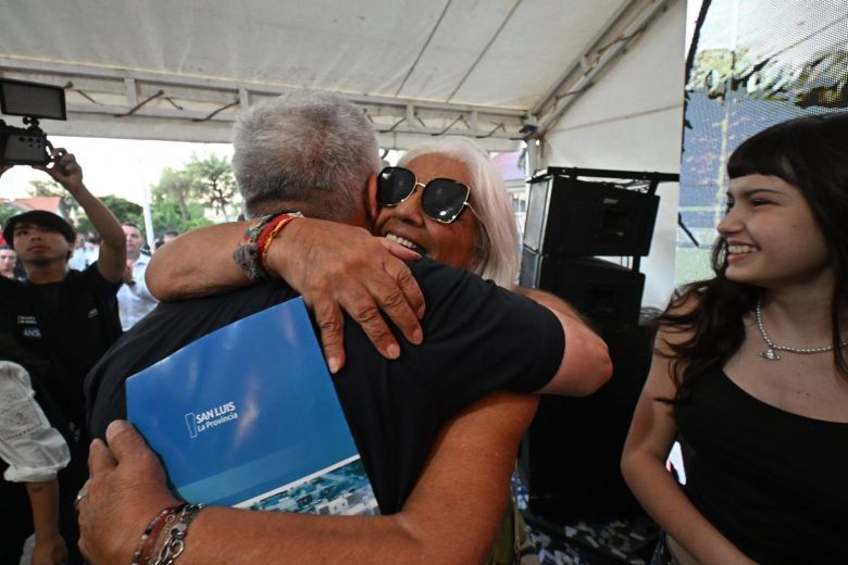 Veinte familias de Villa de Merlo ya disfrutan de sus nuevos hogares