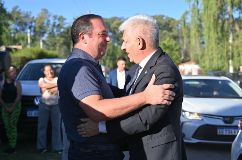 Comenz&oacute; la obra de provisi&oacute;n de gas natural en dos barrios en Juana Koslay