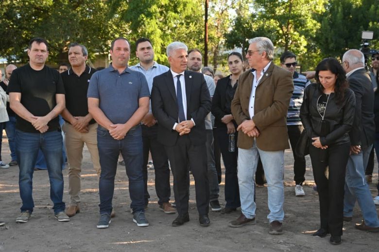 Comenz&oacute; la obra de provisi&oacute;n de gas natural en dos barrios en Juana Koslay