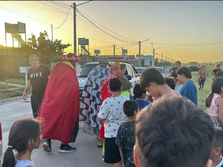 Los Reyes Magos pasaron por los barrios Uni&oacute;n y La Ribera